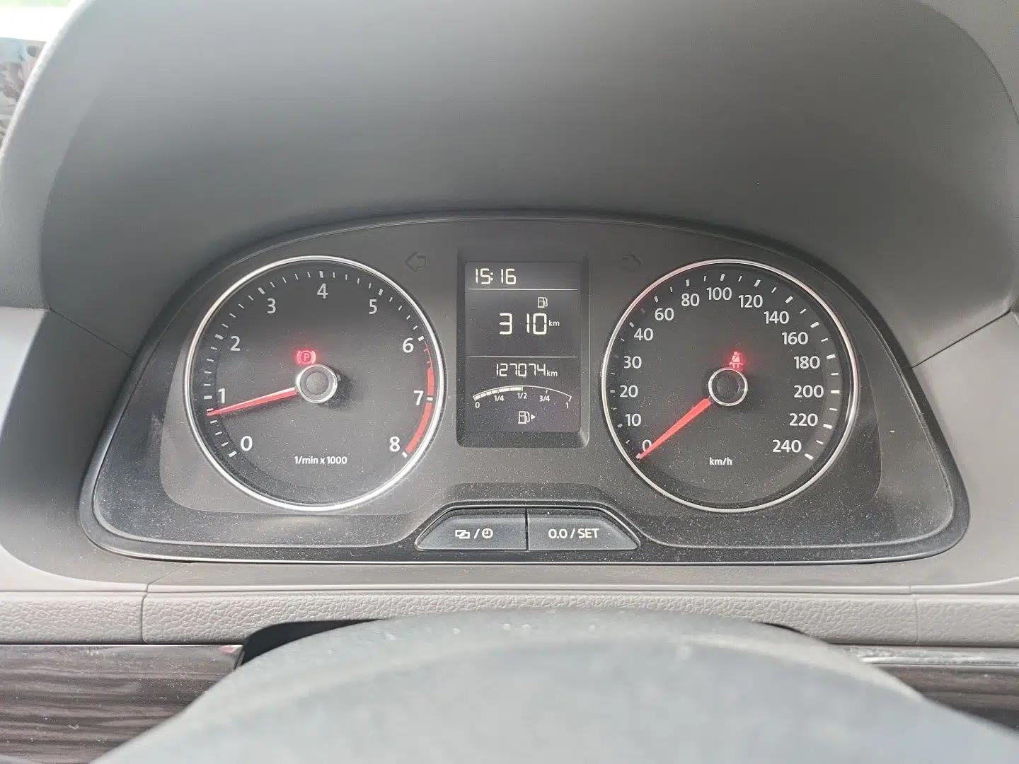 Volkswagen Gran Lavida 2013 1.6L Manual Comfort Model — миниатюра 11