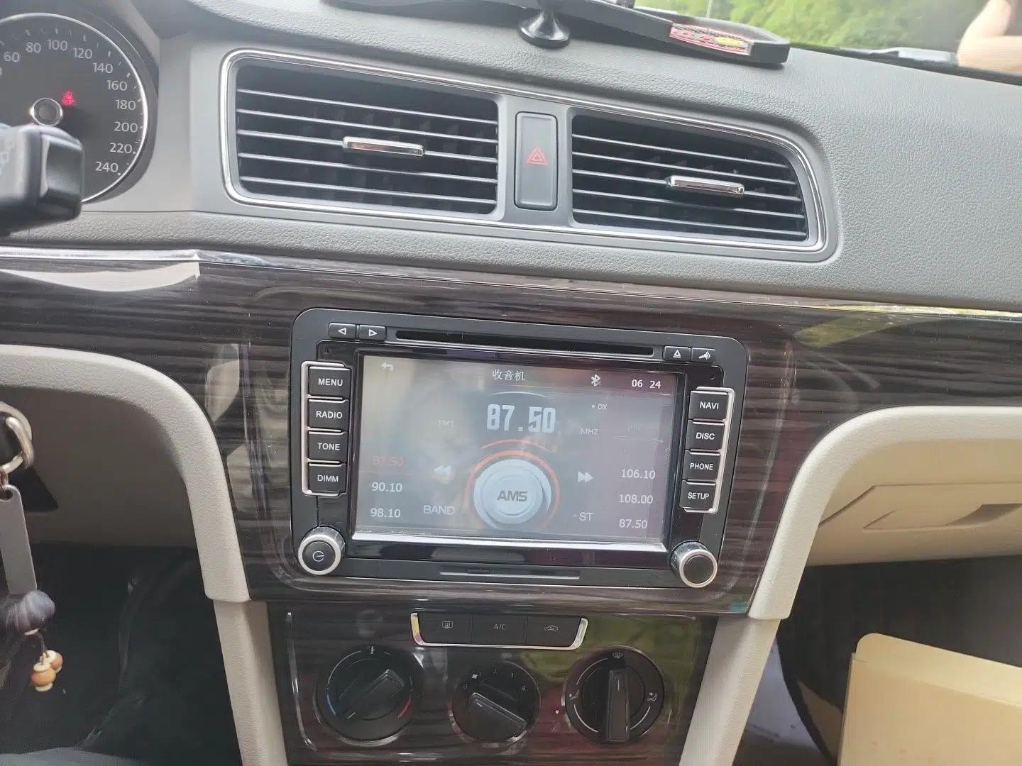 Volkswagen Gran Lavida 2013 1.6L Manual Comfort Model — миниатюра 13