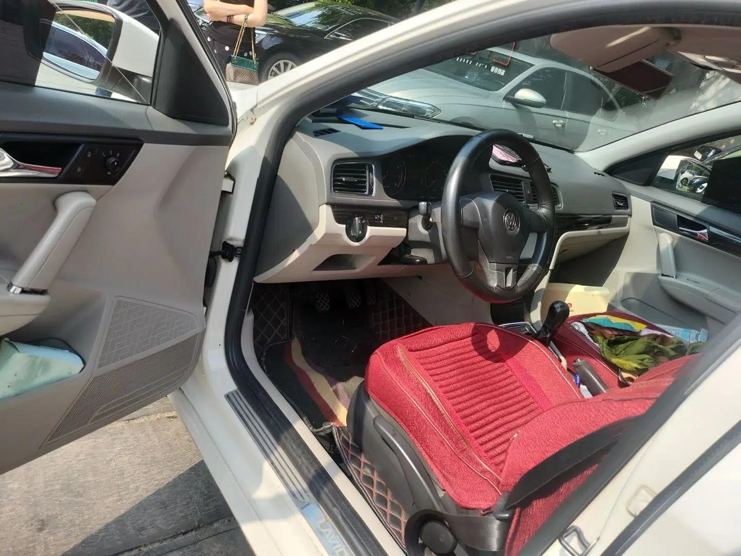 Volkswagen Gran Lavida 2013 1.6L Manual Comfort Model — миниатюра 16