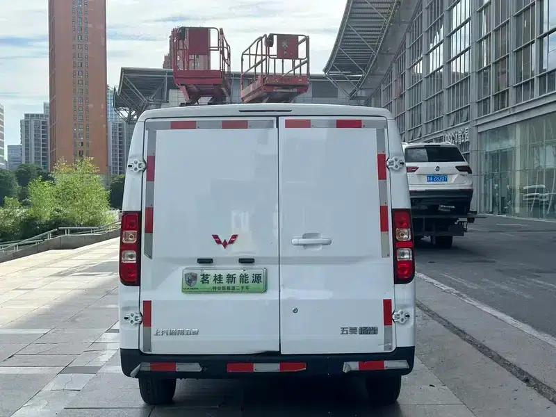 Wuling Yangguang 2024 Model 300km Practical Closed-Window Version 60kW — миниатюра 5