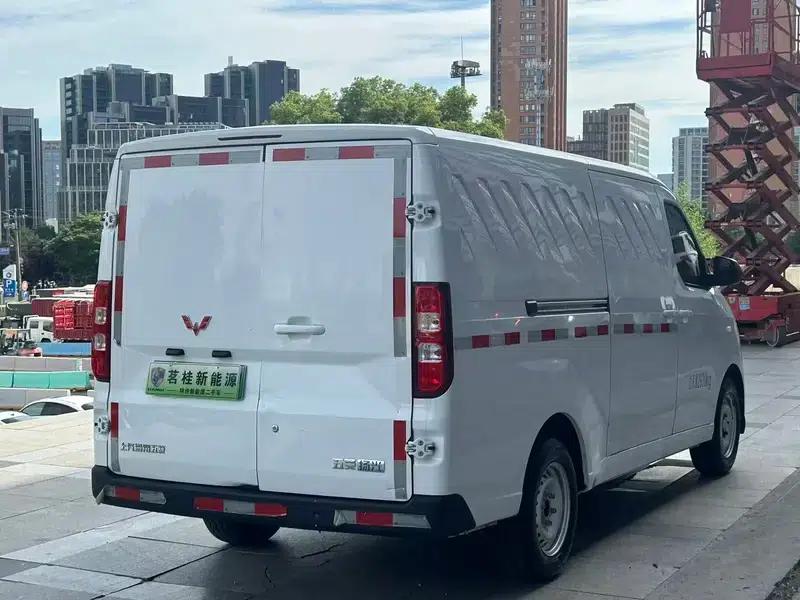 Wuling Yangguang 2024 Model 300km Practical Closed-Window Version 60kW — миниатюра 6