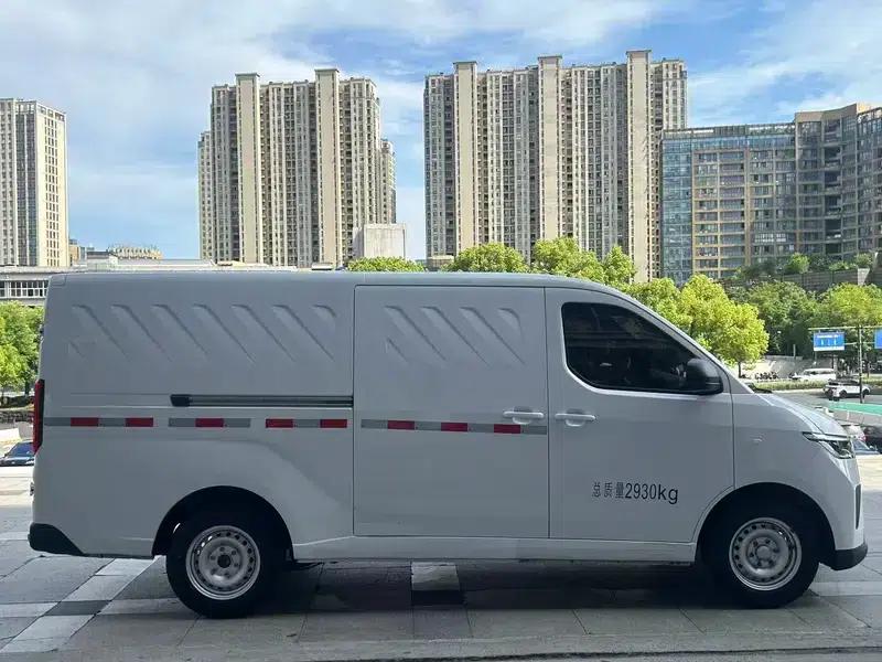 Wuling Yangguang 2024 Model 300km Practical Closed-Window Version 60kW — миниатюра 7
