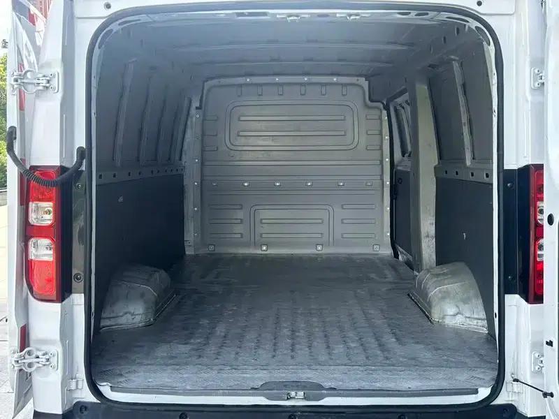 Wuling Yangguang 2024 Model 300km Practical Closed-Window Version 60kW — миниатюра 10
