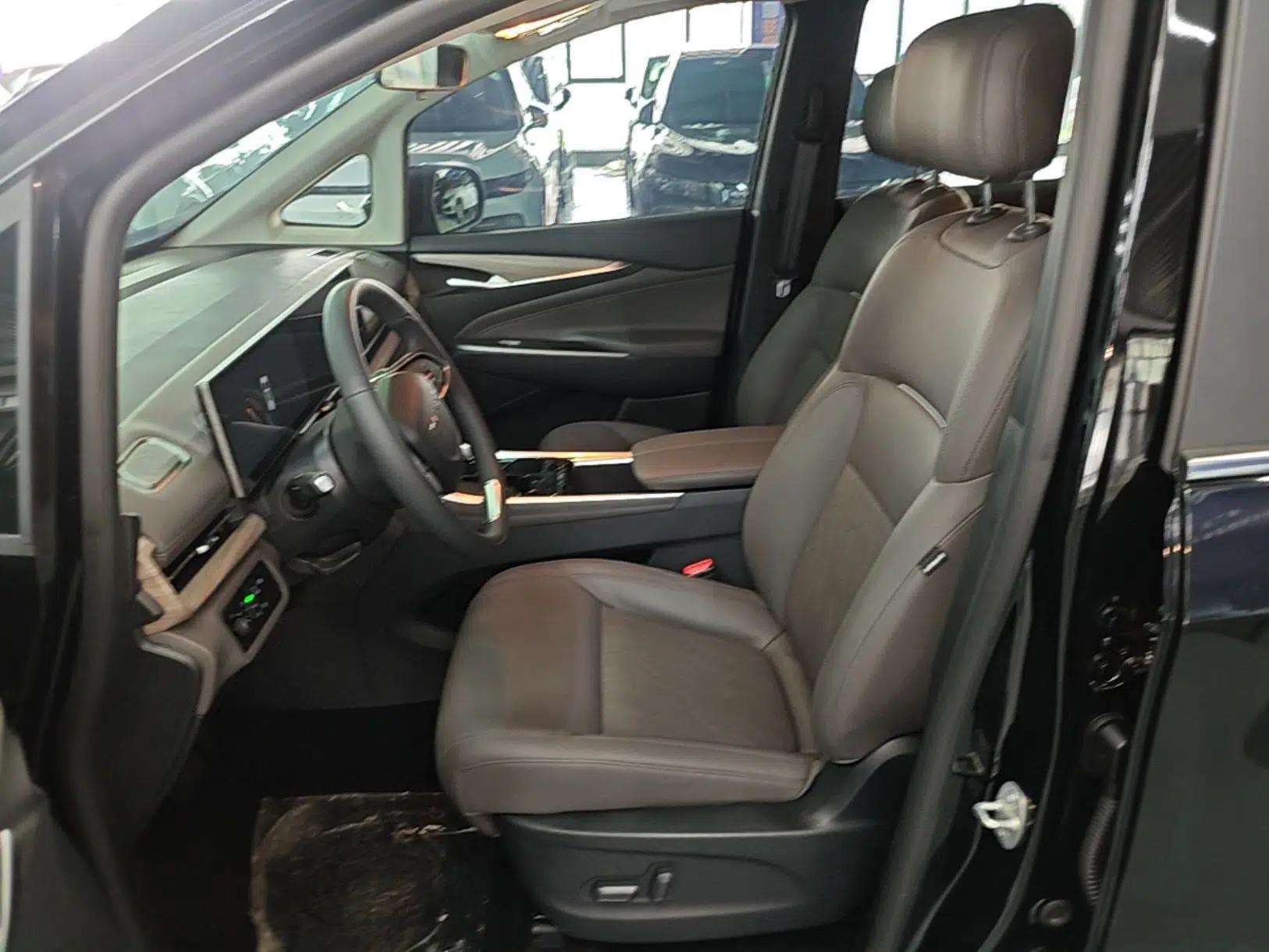 SAIC MAXUS G50 PHEV 2025 Leading Edition — миниатюра 17