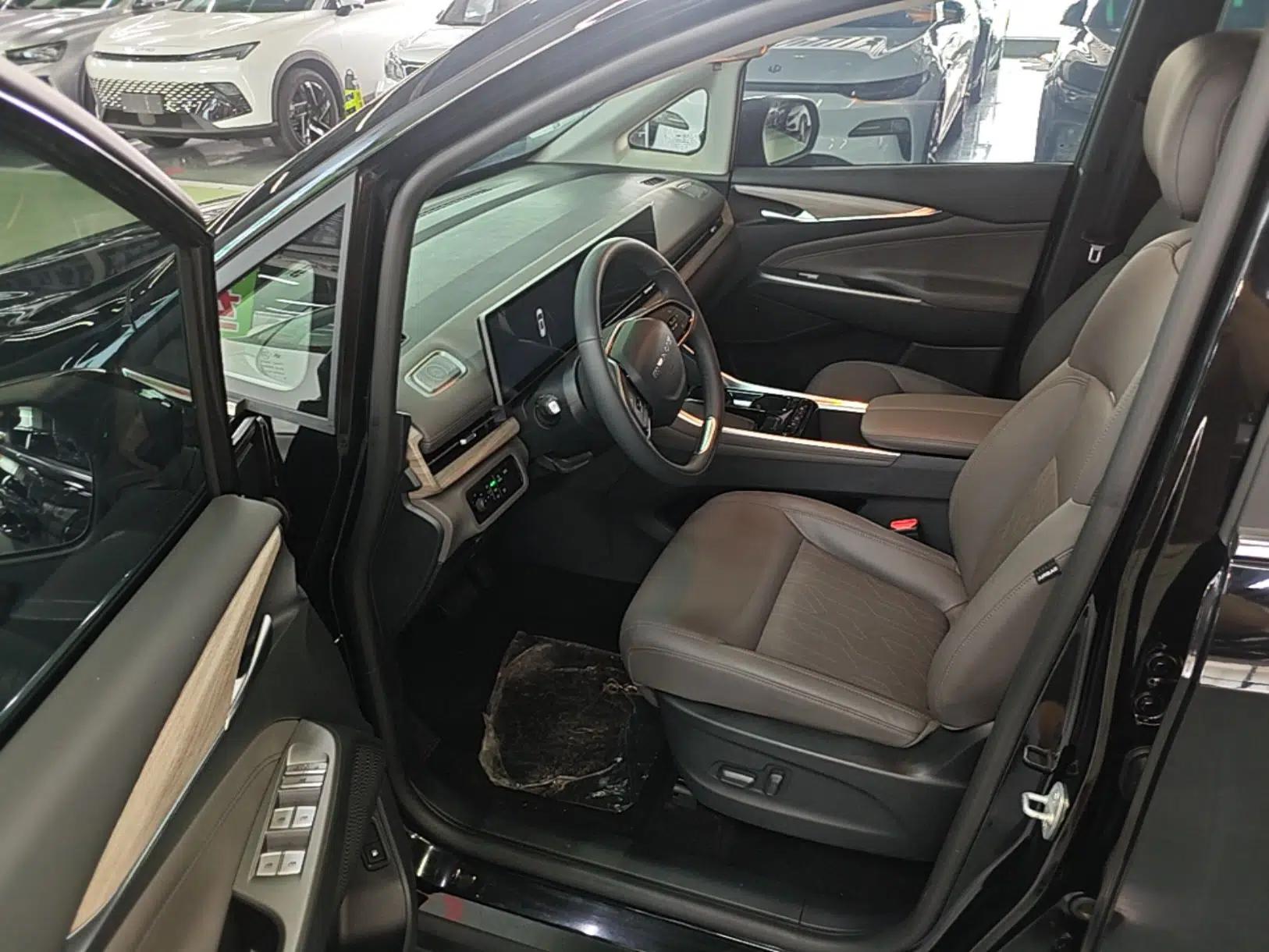 SAIC MAXUS G50 PHEV 2025 Leading Edition — миниатюра 18