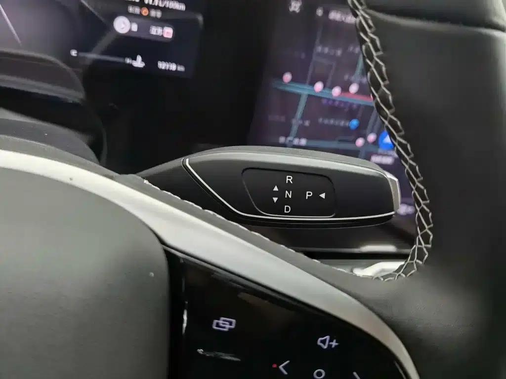 Starlight Moon 2023 400T 2WD Star Edition 7-Seater — миниатюра 13