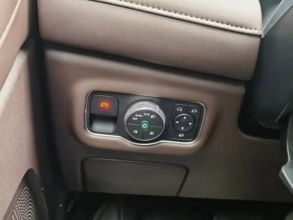 Starlight Moon 2023 400T 2WD Star Edition 7-Seater — миниатюра 21