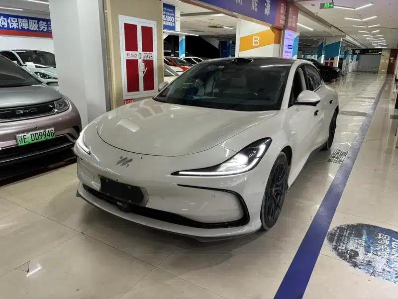Zhiji L6 2024 Max Standard Edition 75kWh — миниатюра 1