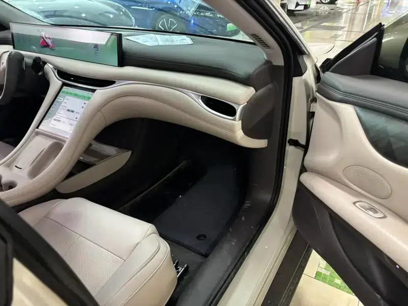 Zhiji L6 2024 Max Standard Edition 75kWh — миниатюра 11