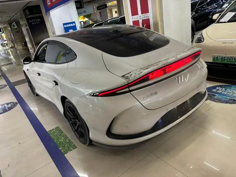 Zhiji L6 2024 Max Standard Edition 75kWh — миниатюра 3