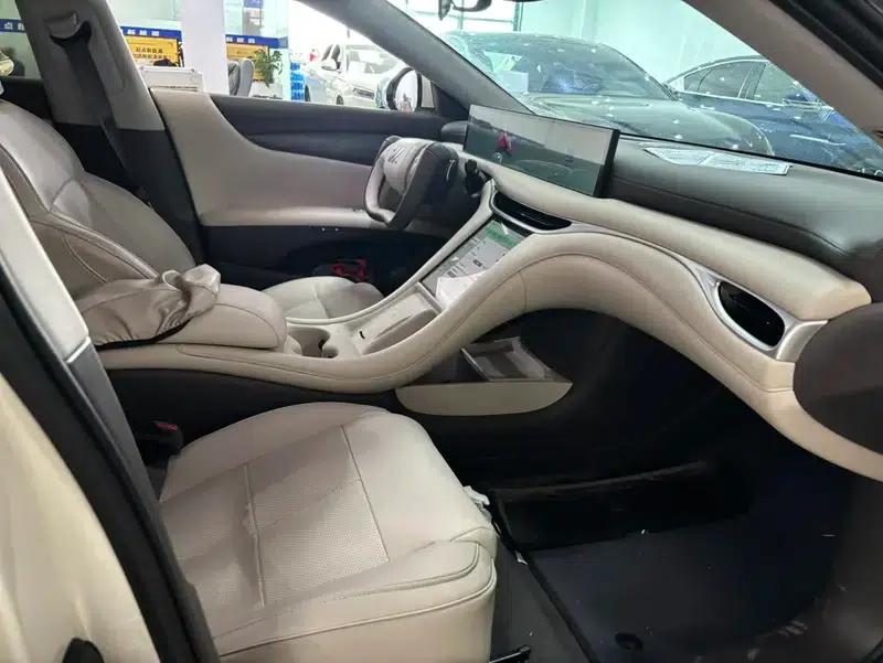 Zhiji L6 2024 Max Standard Edition 75kWh — миниатюра 8