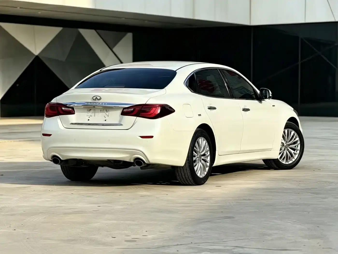 Infiniti Q70 2017 Q70L 2.5L Enjoy Edition — миниатюра 4