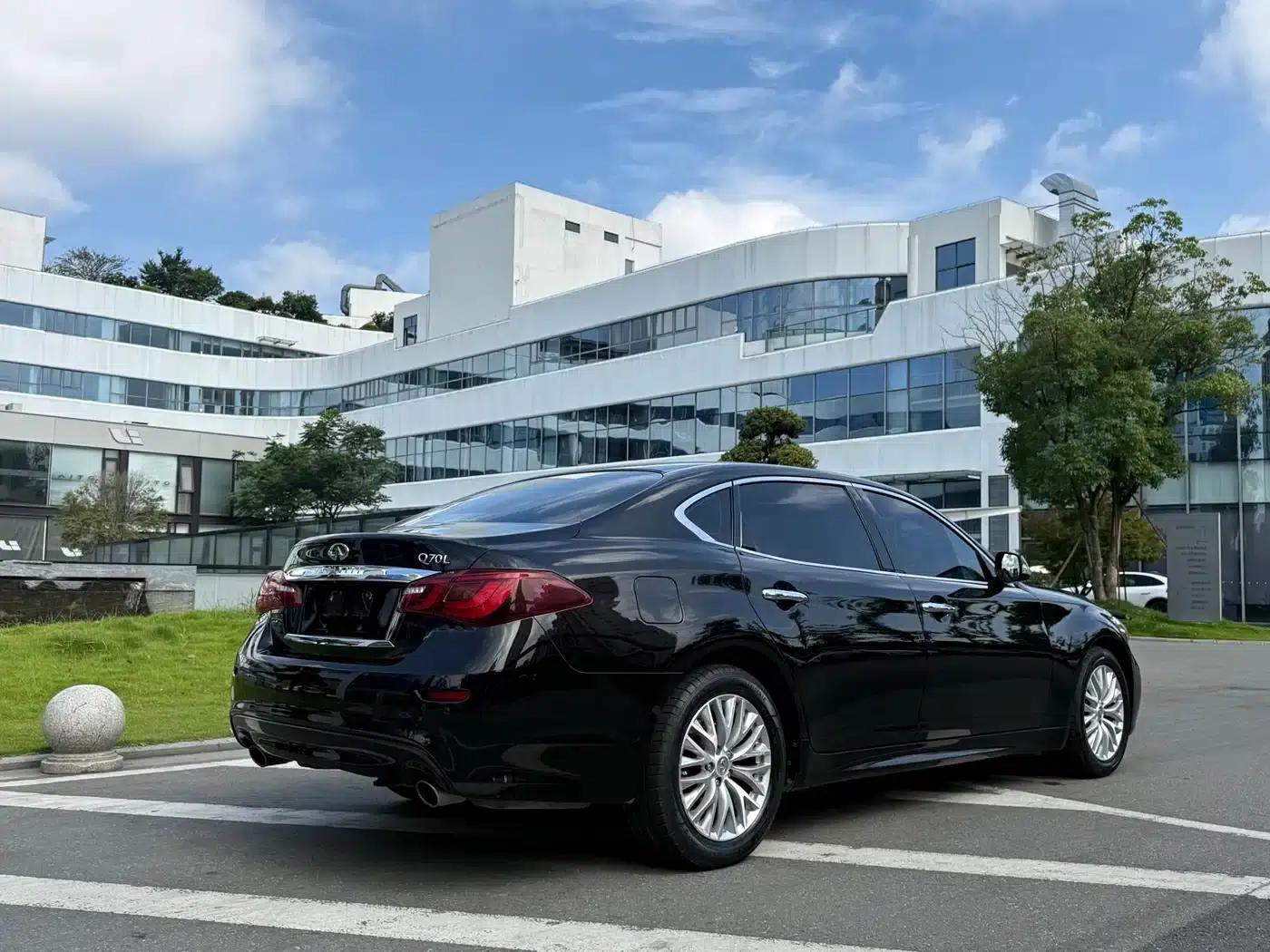 Infiniti Q70 2015 Q70L 2.5L Enjoy Edition — миниатюра 4