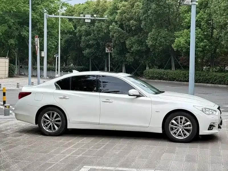 Infiniti Q50 2014 2.0T Comfort Edition — миниатюра 4