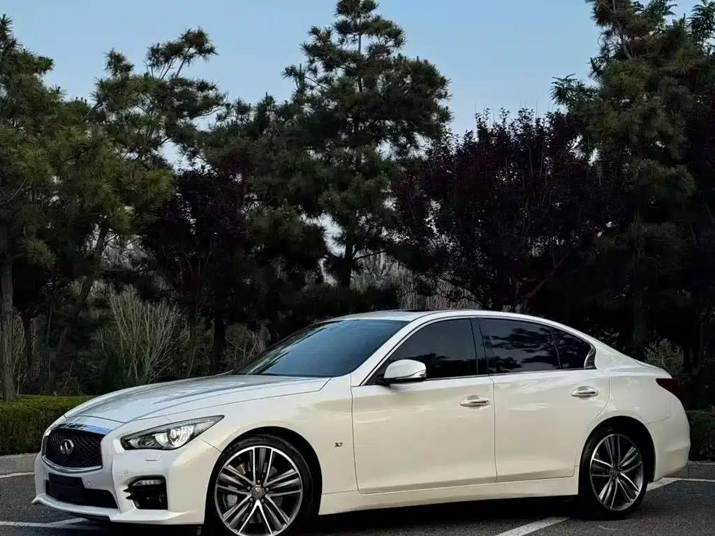 Infiniti Q50 2014 3.7L Luxury Sport Edition — миниатюра 1