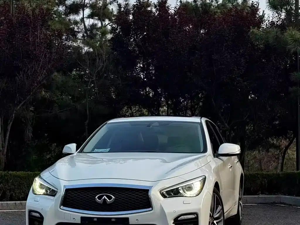Infiniti Q50 2014 3.7L Luxury Sport Edition — миниатюра 2