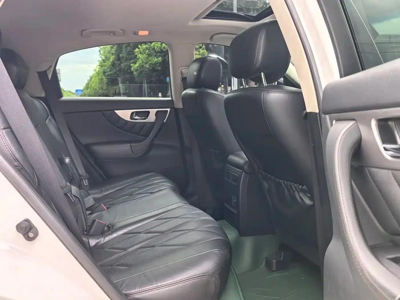 Infiniti QX70 2013 3.7L Standard Edition — миниатюра 11