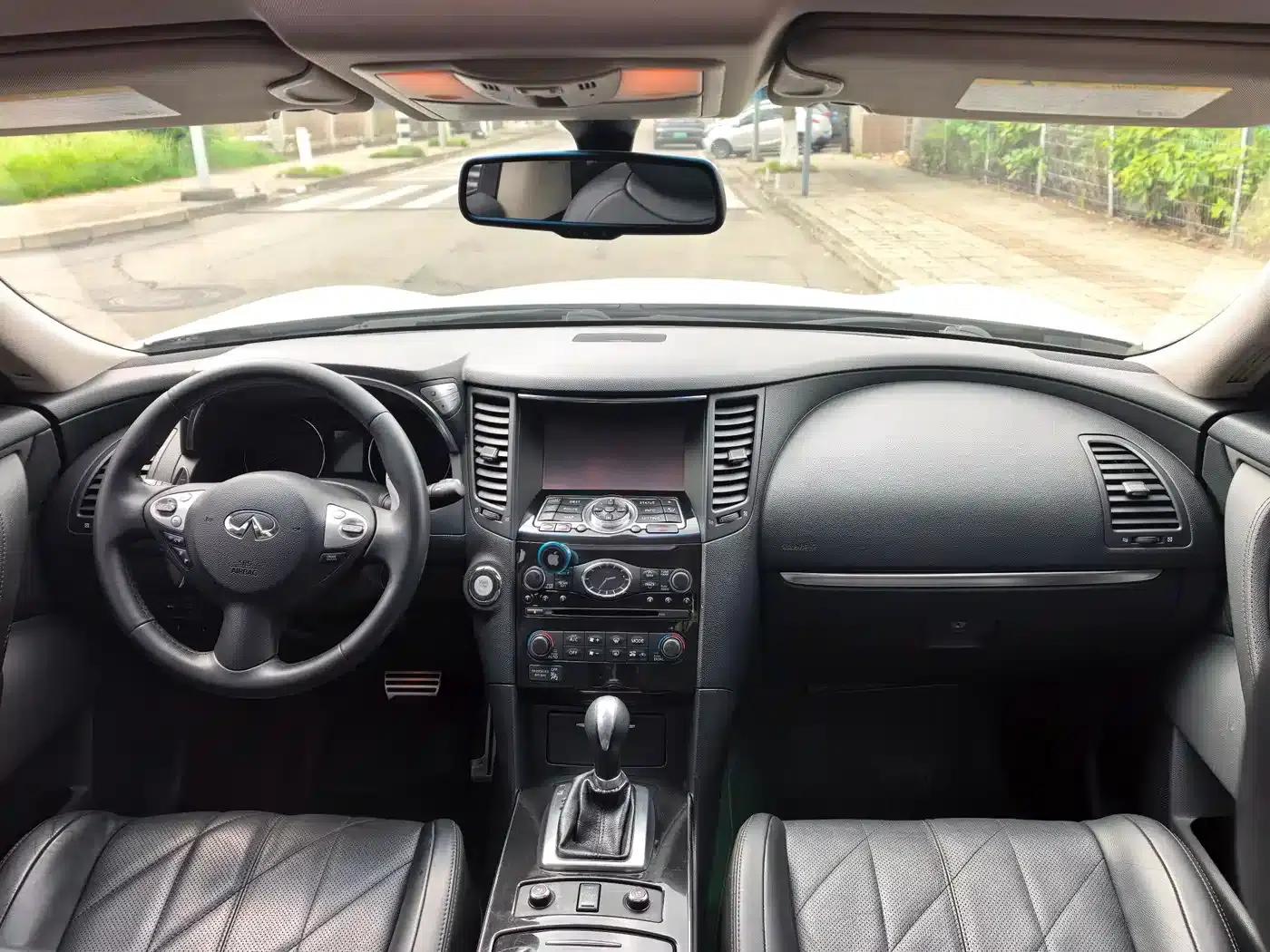 Infiniti QX70 2013 3.7L Standard Edition — миниатюра 12