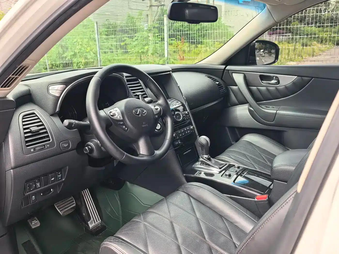 Infiniti QX70 2013 3.7L Standard Edition — миниатюра 15