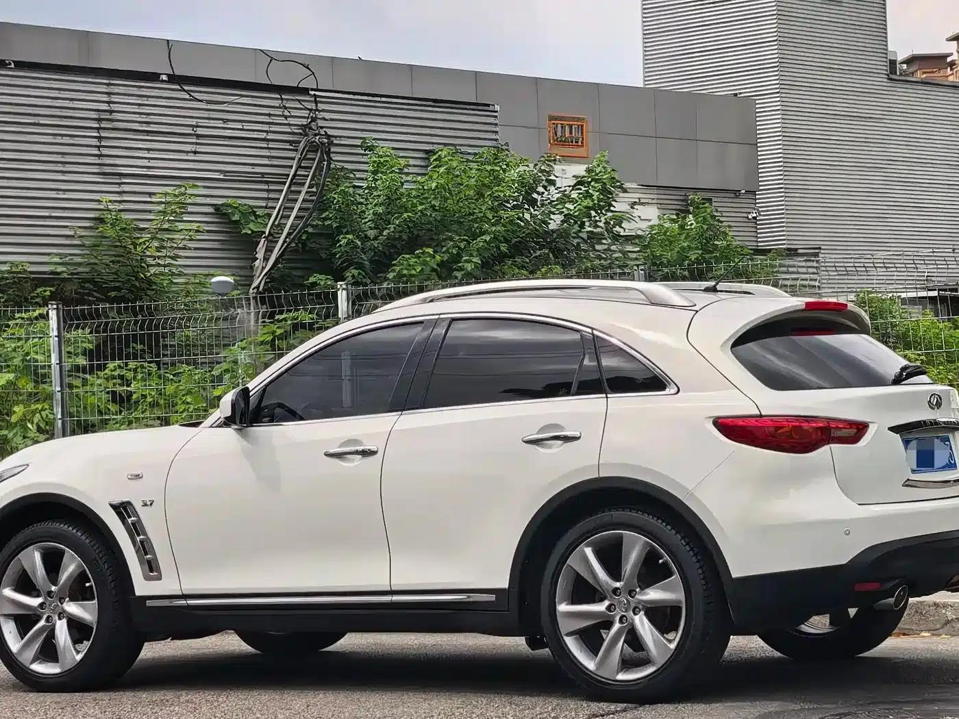 Infiniti QX70 2013 3.7L Standard Edition — миниатюра 5
