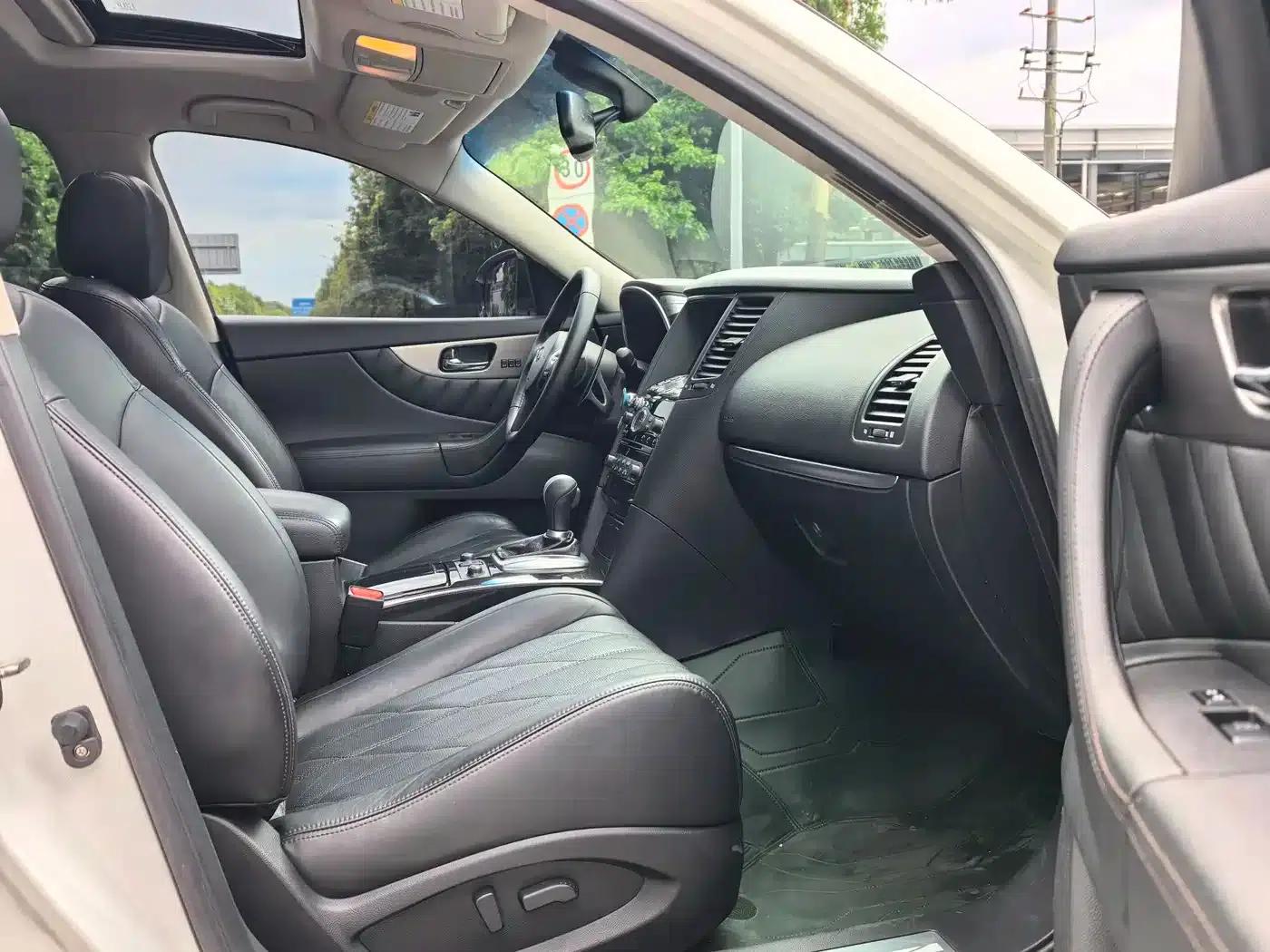 Infiniti QX70 2013 3.7L Standard Edition — миниатюра 8