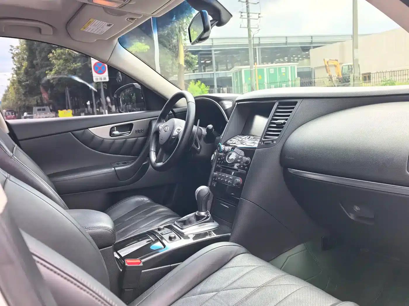 Infiniti QX70 2013 3.7L Standard Edition — миниатюра 9