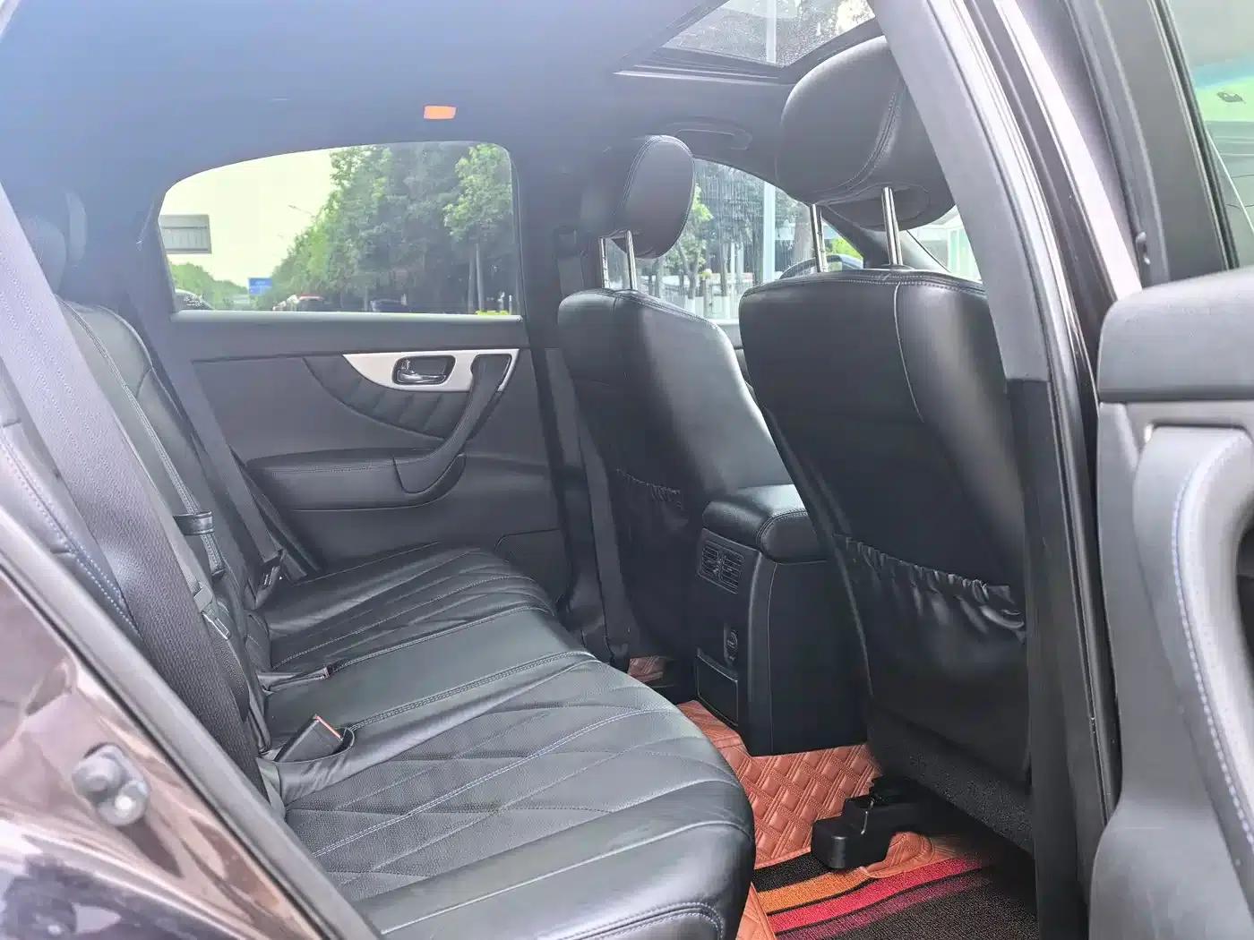 Infiniti QX70 2015 3.7L Limited Edition — миниатюра 11