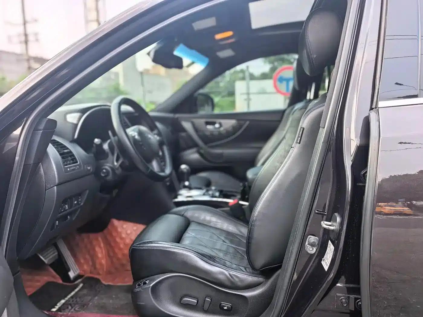 Infiniti QX70 2015 3.7L Limited Edition — миниатюра 13