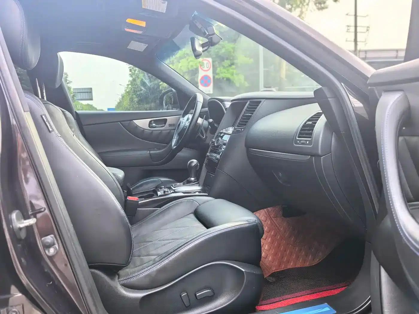 Infiniti QX70 2015 3.7L Limited Edition — миниатюра 9