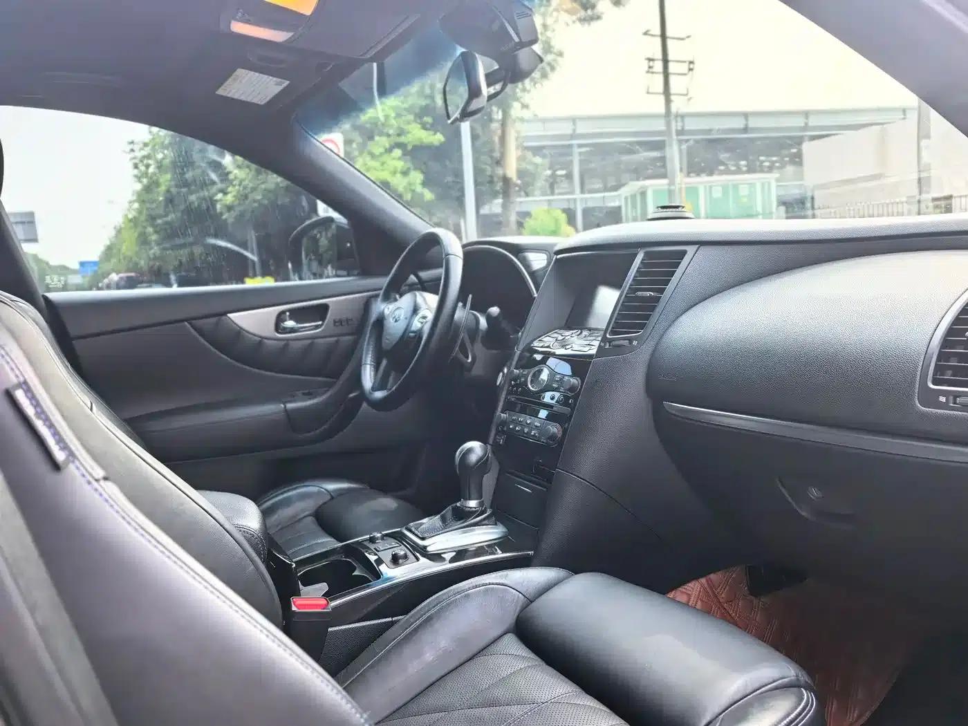 Infiniti QX70 2015 3.7L Limited Edition — миниатюра 10