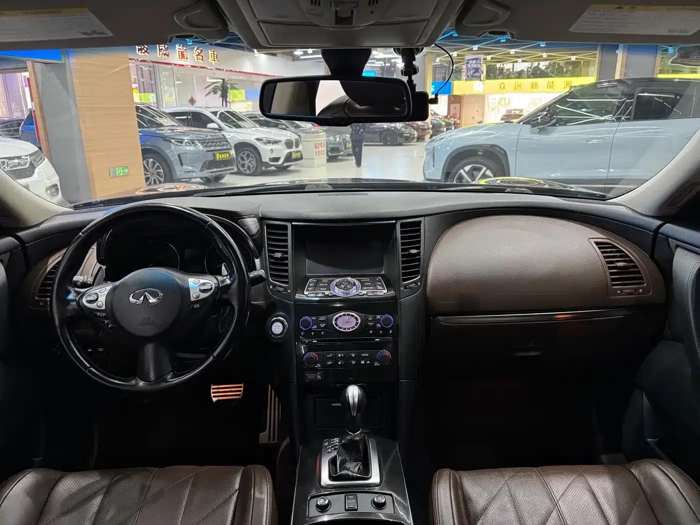 Infiniti QX70 2013 3.7L Super Edition — миниатюра 11