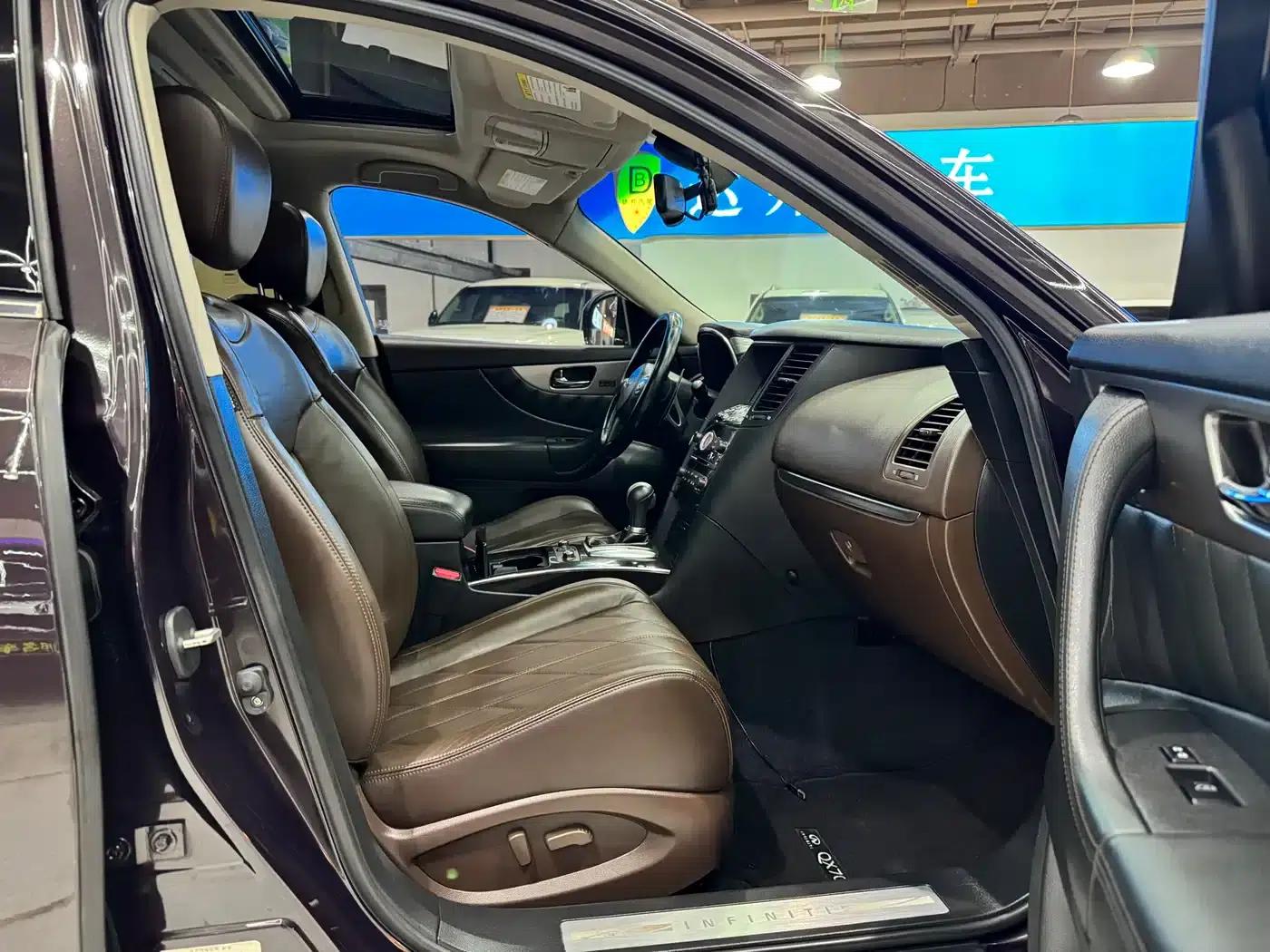 Infiniti QX70 2013 3.7L Super Edition — миниатюра 10