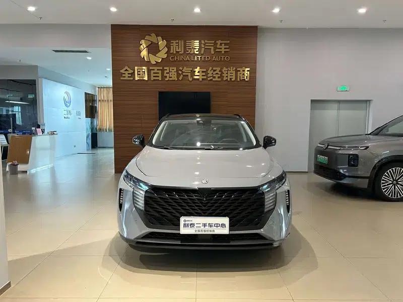 Venucia V20 2021 1.5T Automatic Front-Wheel Drive 5-Seater Factory Custom Edition — миниатюра 2