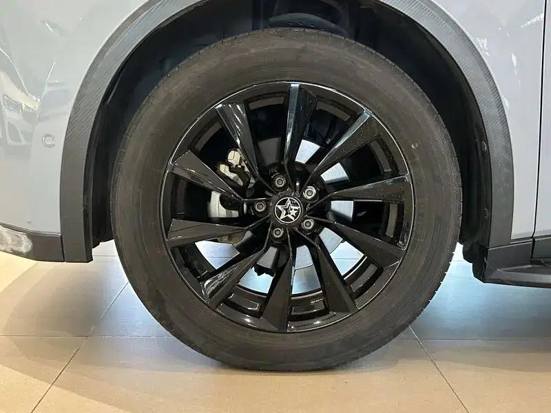 Venucia V20 2021 1.5T Automatic Front-Wheel Drive 5-Seater Factory Custom Edition — миниатюра 13