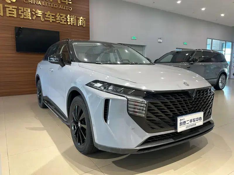 Venucia V20 2021 1.5T Automatic Front-Wheel Drive 5-Seater Factory Custom Edition — миниатюра 3