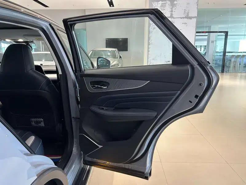 Venucia V20 2021 1.5T Automatic Front-Wheel Drive 5-Seater Factory Custom Edition — миниатюра 28