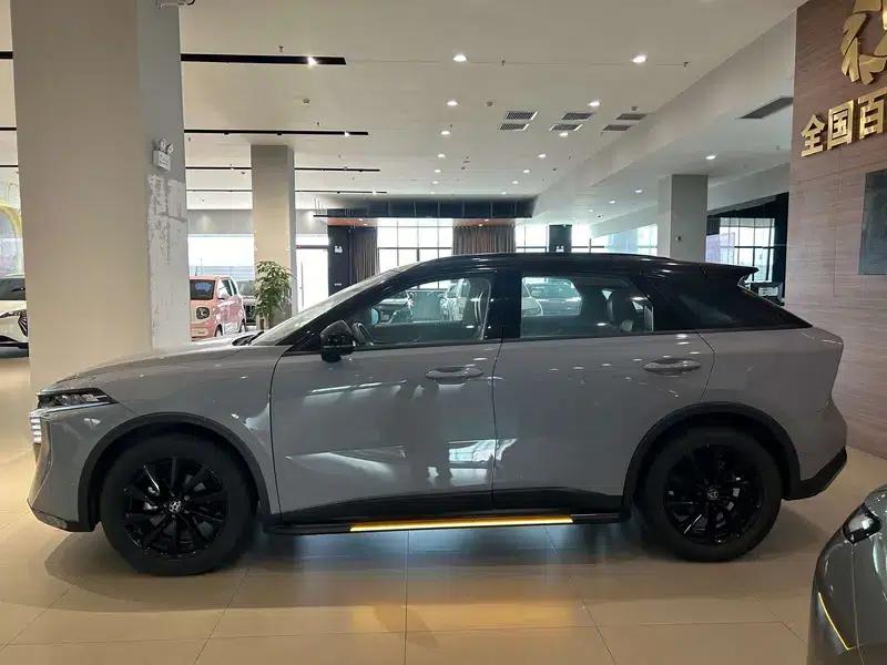 Venucia V20 2021 1.5T Automatic Front-Wheel Drive 5-Seater Factory Custom Edition — миниатюра 4