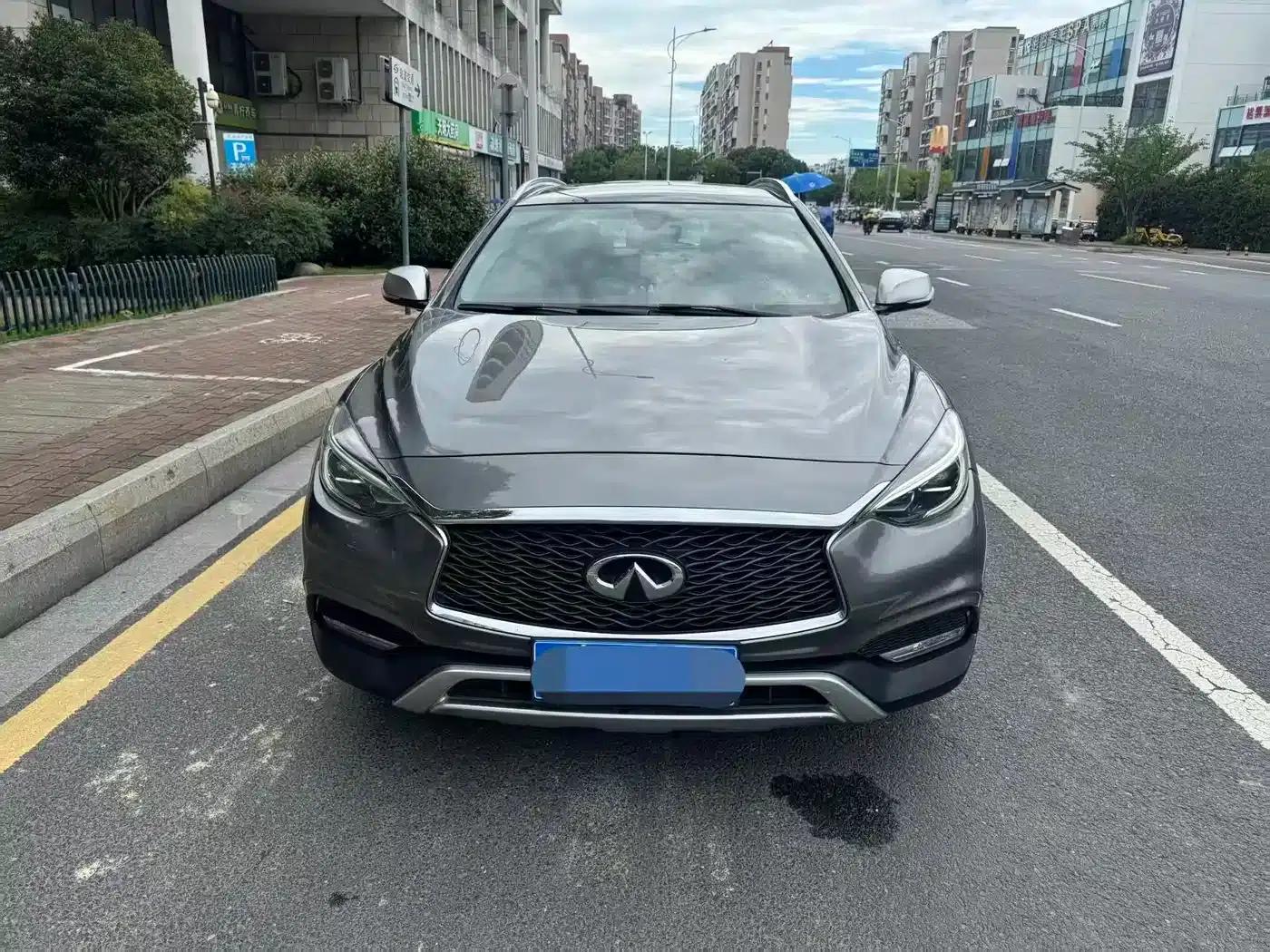 Infiniti QX30 2017 1.6T 2WD Sport Edition — миниатюра 2
