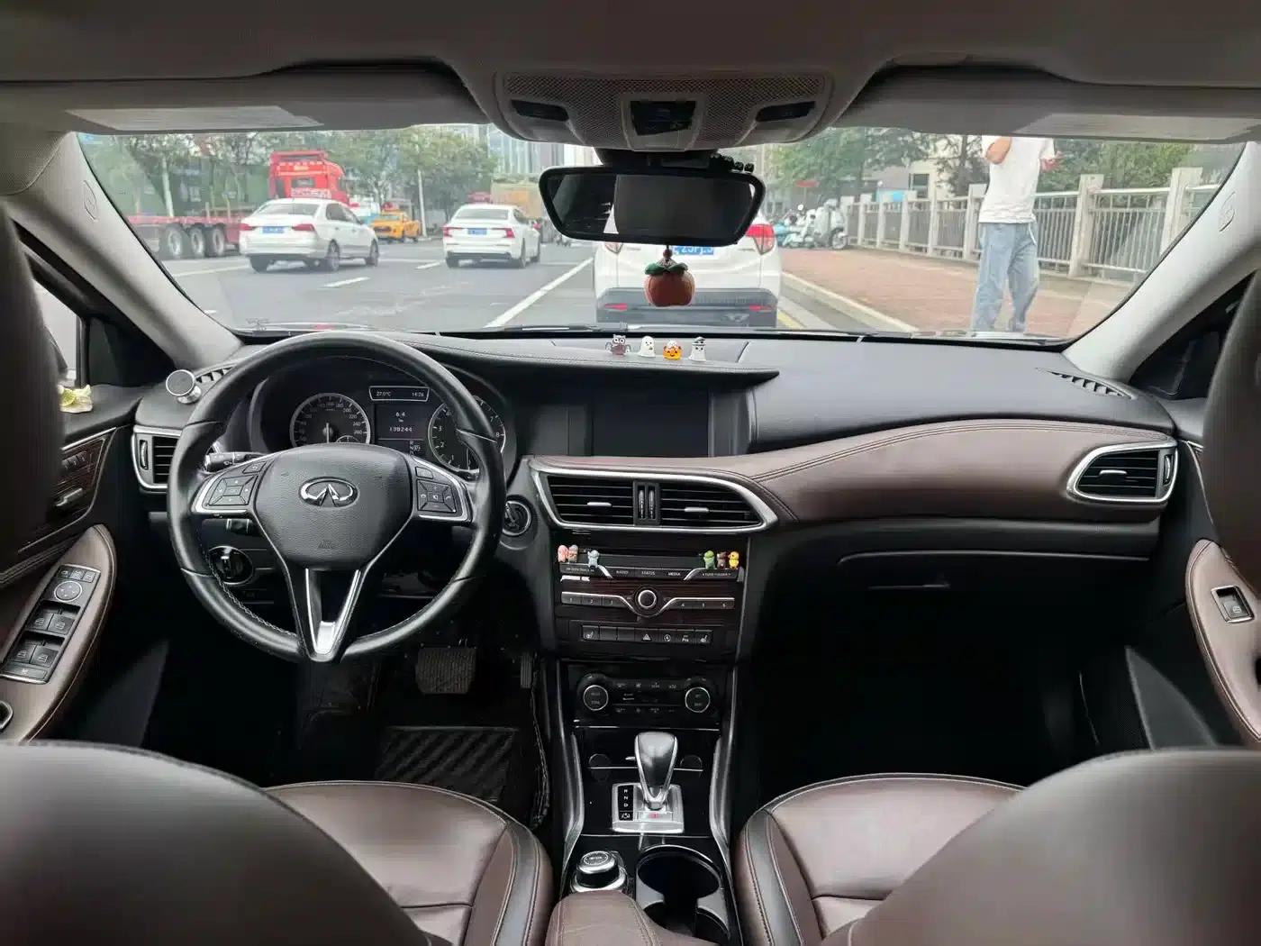 Infiniti QX30 2017 1.6T 2WD Sport Edition — миниатюра 13