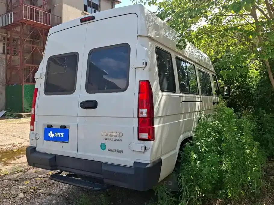 Iveco DeYi 2022 2.5T A37 M1 Bus, 5-9 Seats, Long Wheelbase, Mid-Roof, Dual Tires, Manual Door — миниатюра 3