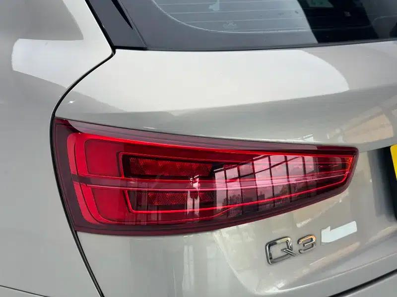 Audi Q3 2018 30th Anniversary Edition 35 TFSI Fashion Model — миниатюра 13
