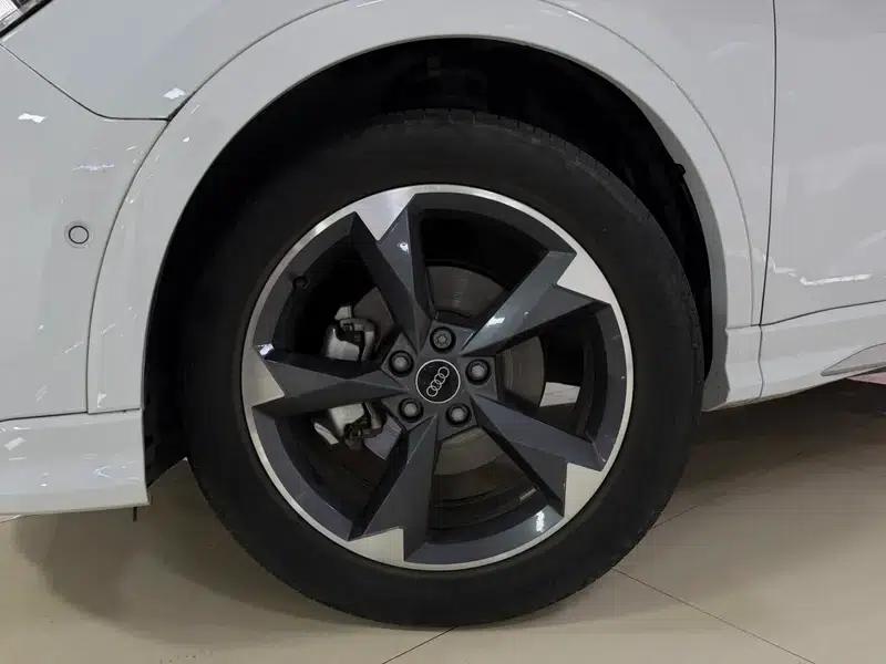 Audi Q3 2024 35 TFSI Fashion Dynamic Edition — миниатюра 7