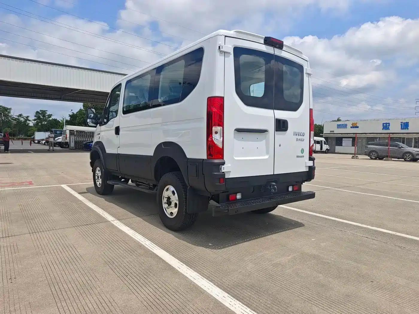 Iveco OB 2025 Mountain & Sea 3.0T Off-Road Passenger Vehicle (Automatic Short Wheelbase) — миниатюра 12