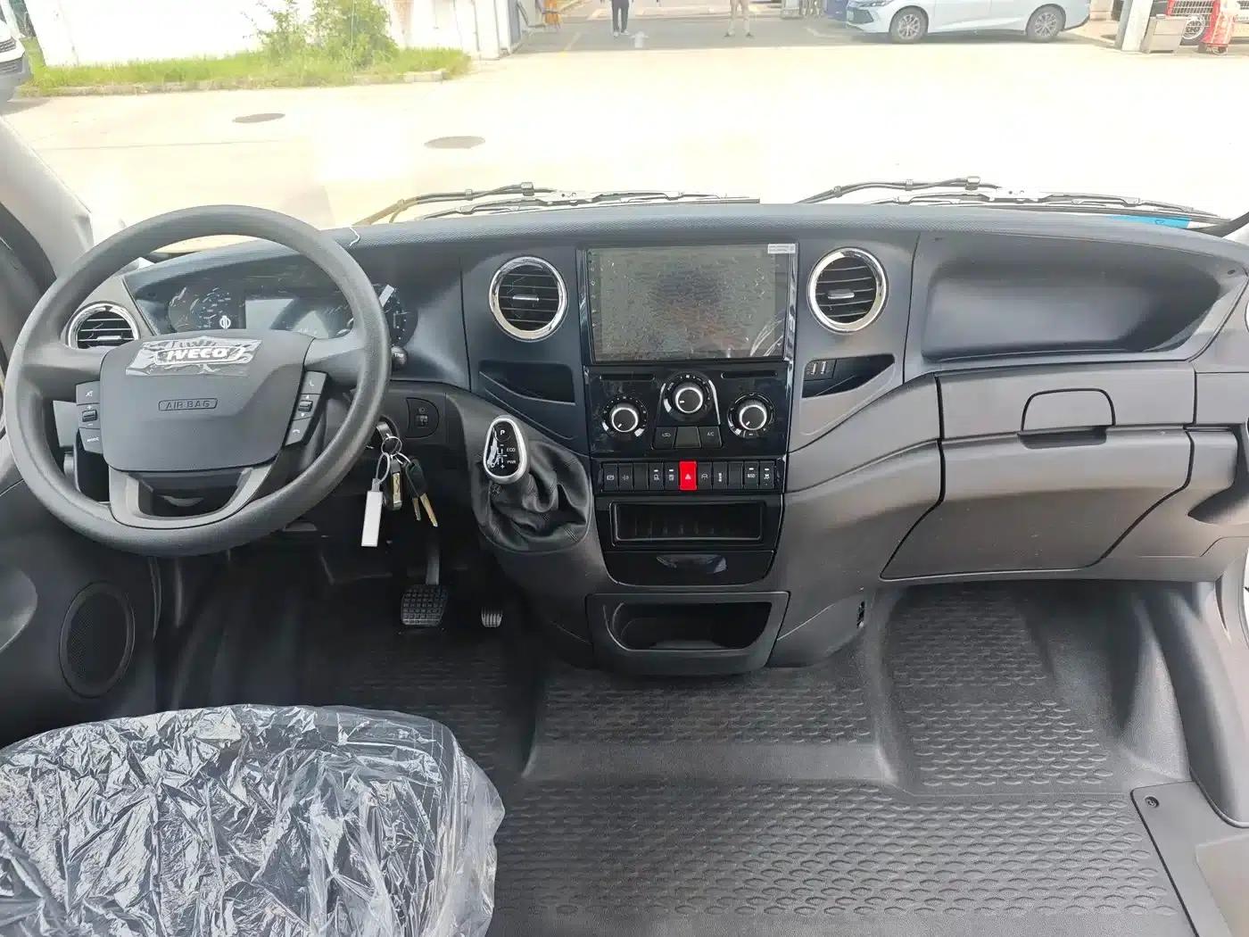 Iveco OB 2025 Mountain & Sea 3.0T Off-Road Passenger Vehicle (Automatic Short Wheelbase) — миниатюра 22