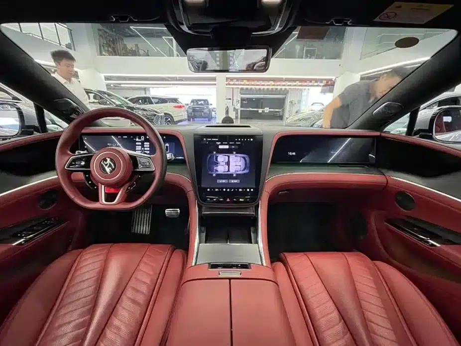 Looking up at the U7 2025 EV five-seater luxury edition — миниатюра 6