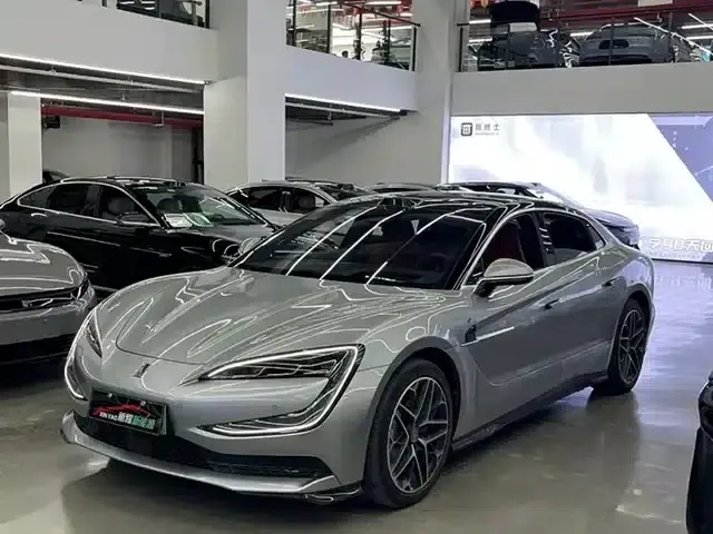 Looking up at the U7 2025 EV five-seater luxury edition