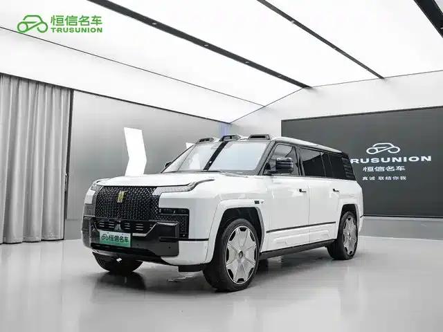 Looking up at the U8 L 2025 Dingshi Edition