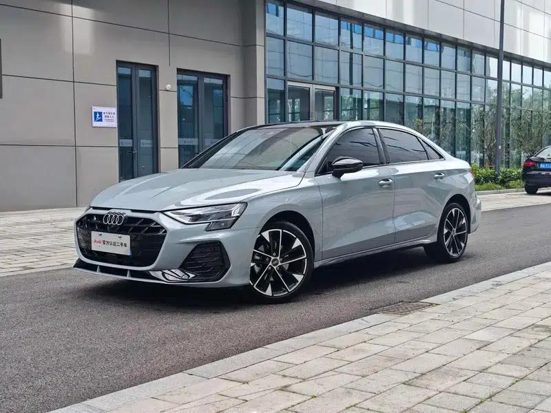 Audi A3 2025 A3L Limousine 35 TFSI Flying Spur Luxury Edition — миниатюра 1
