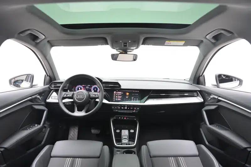 Audi A3 2023 Facelift Sportback 35 TFSI Fashion Sporty Model — миниатюра 17