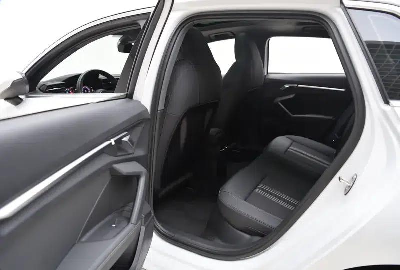 Audi A3 2023 Facelift Sportback 35 TFSI Fashion Sporty Model — миниатюра 21